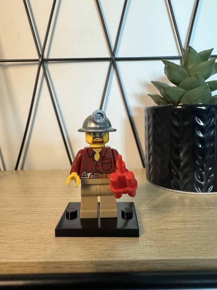 Lego Miner minifigure