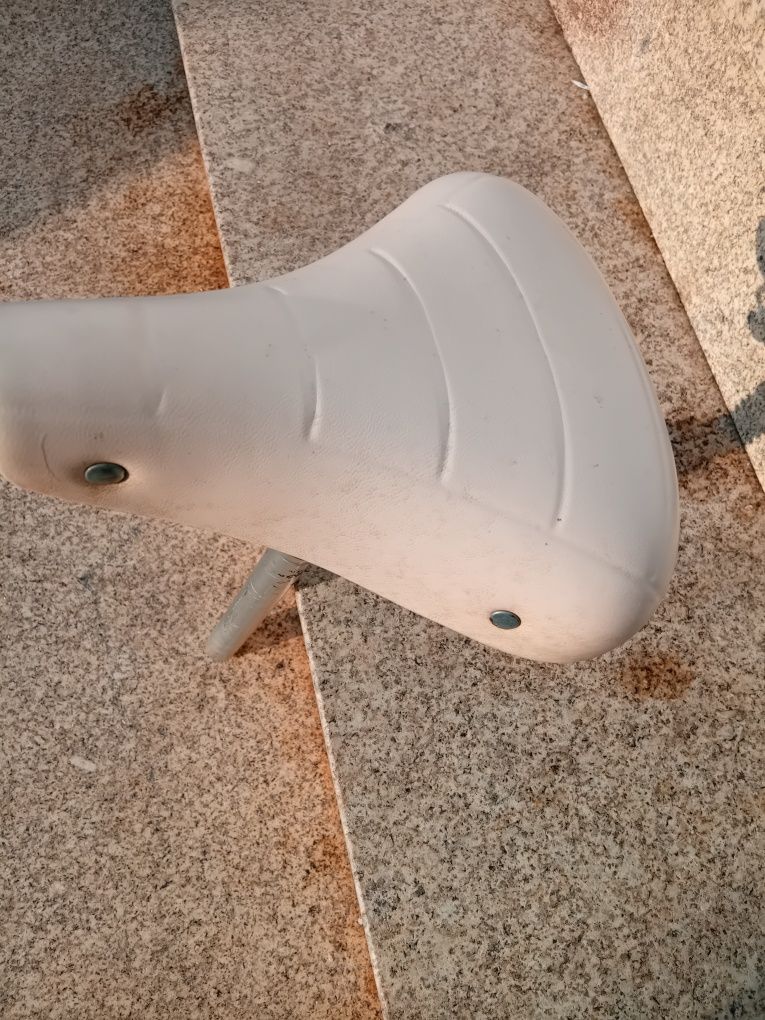 Vendo acento de bicicleta clássica de senhora.