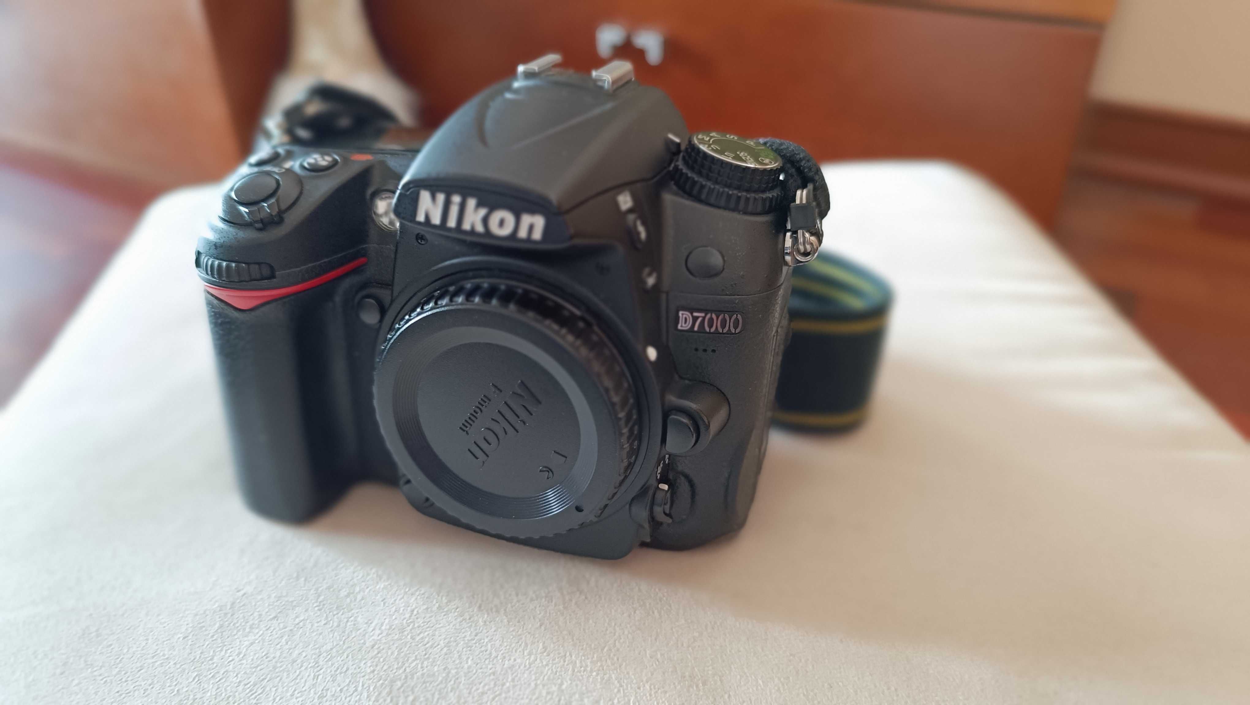 Máquina fotográfica Nikon D7000 Lente AF-S 18-200 Flash SB-910 OFERTAS