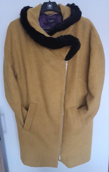 Prosty płaszcz o pudełkowym kroju monnari rozm.40