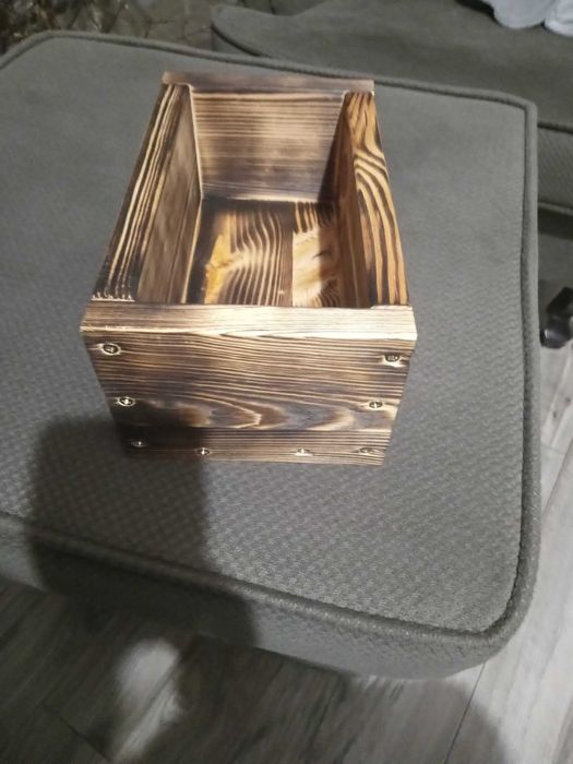 Skrzynka drewniana opalana na kompozycje