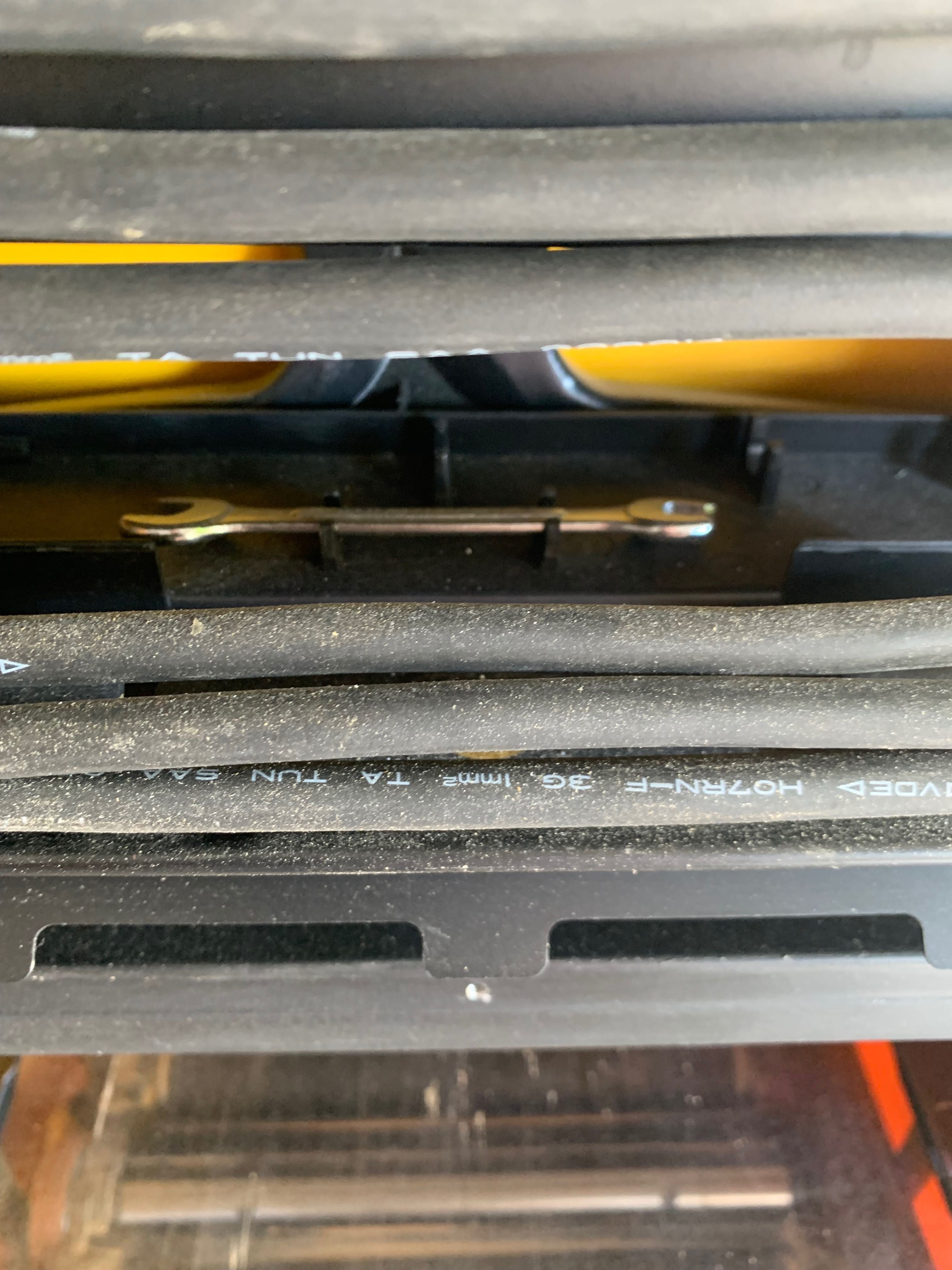 Desengrossadeira Portátil 1800W DeWalt