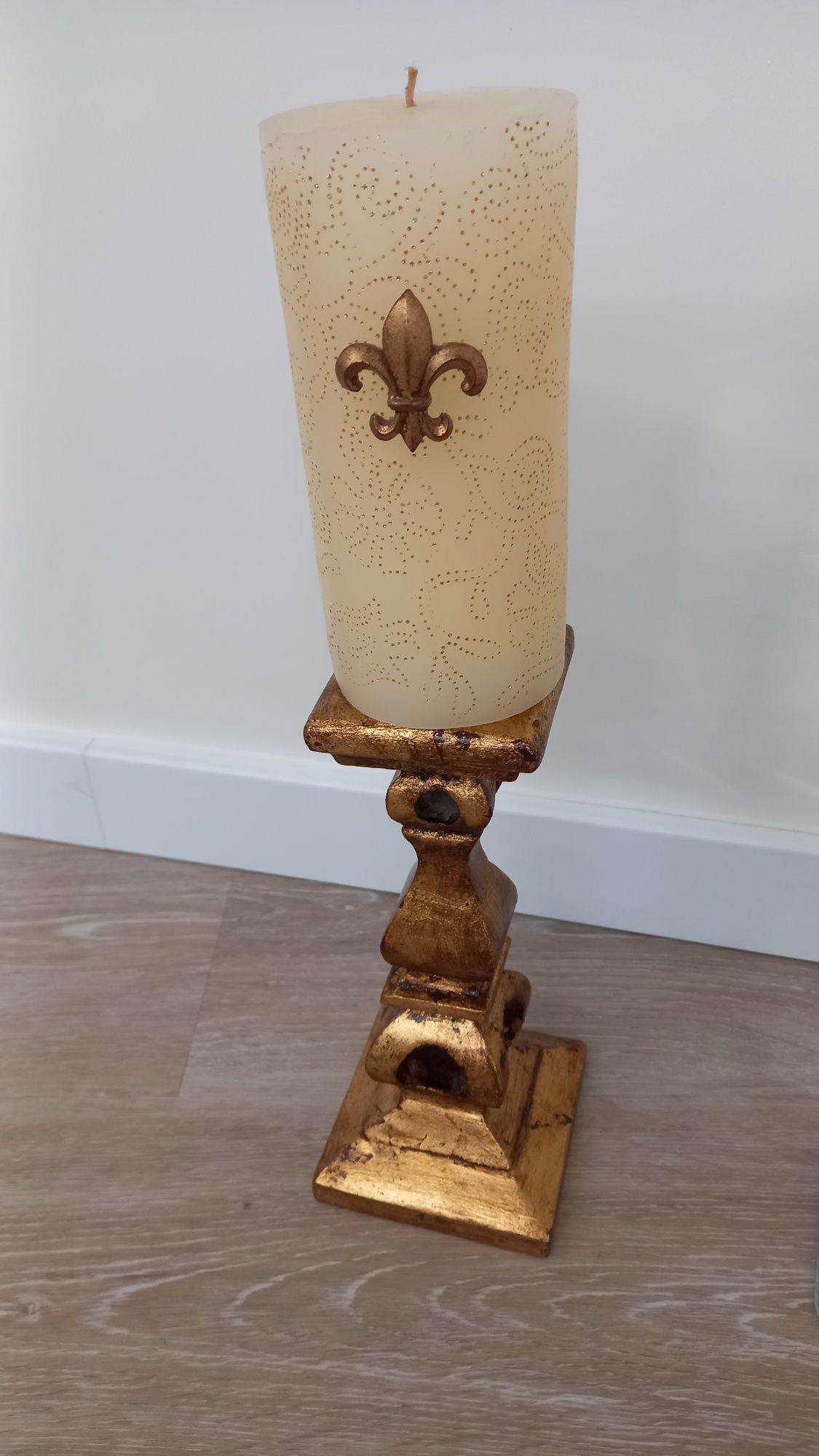 Jarra cristal com candelabros em talha e folha de ouro