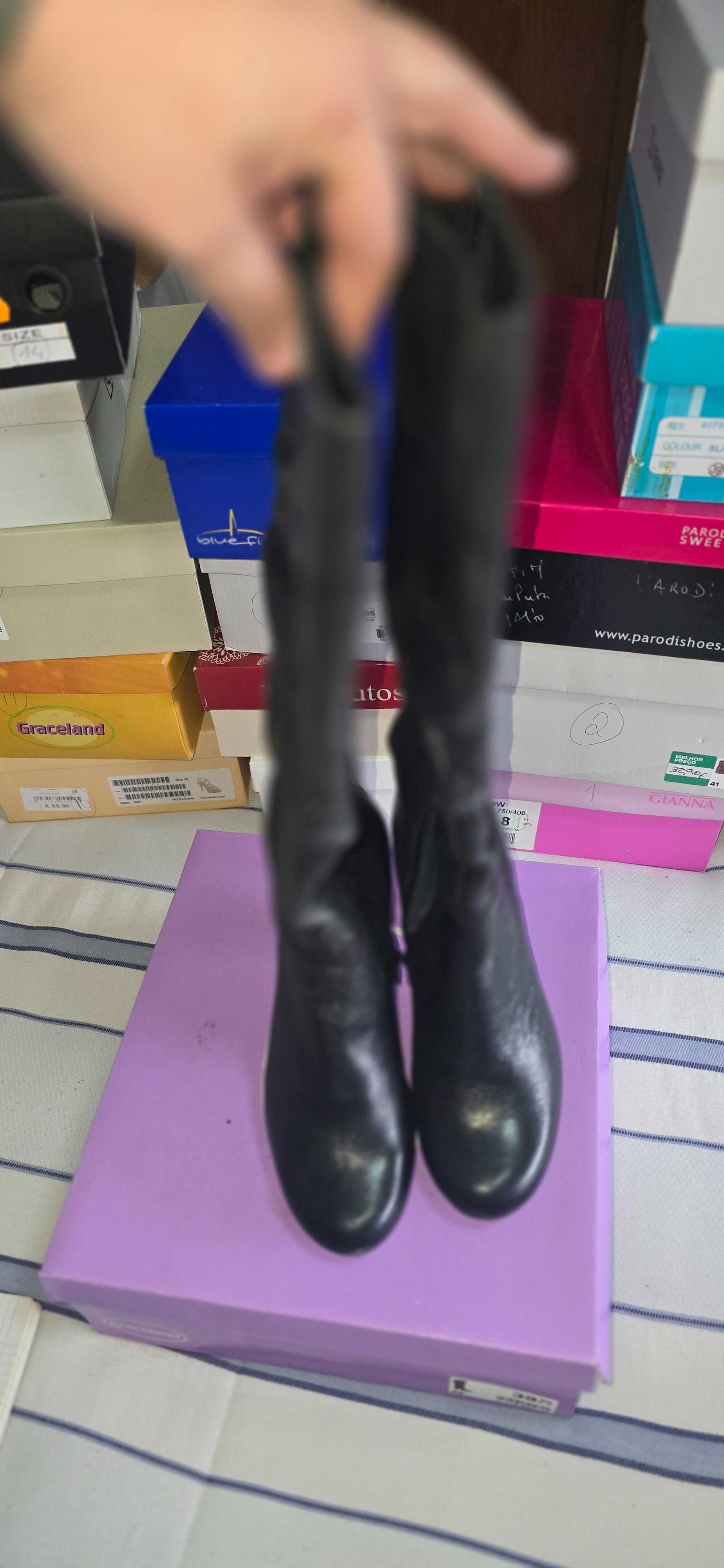 Sapatos praticamente novos
