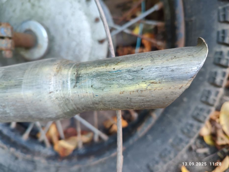 Вихлопні труби мотоцикла МТ.