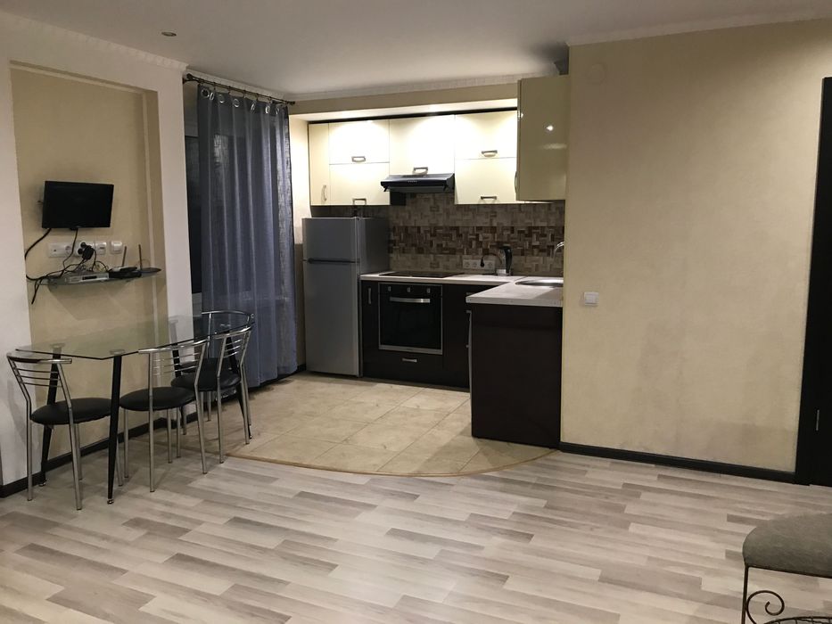 Терміново сдаю 1-к квартиру, студію на вул. Лукьянівська 9