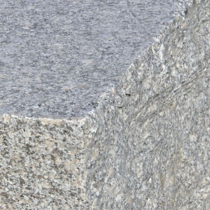 Stopień / Blok granitowy G603 łupany i płomieniowany 130x35x15 cm