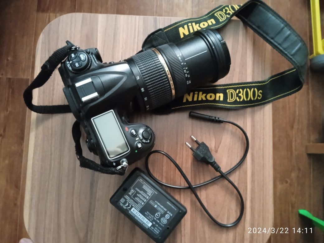 Nikon D300s + Tamron об'єктив Професійний дзеркальний фотоаппарат