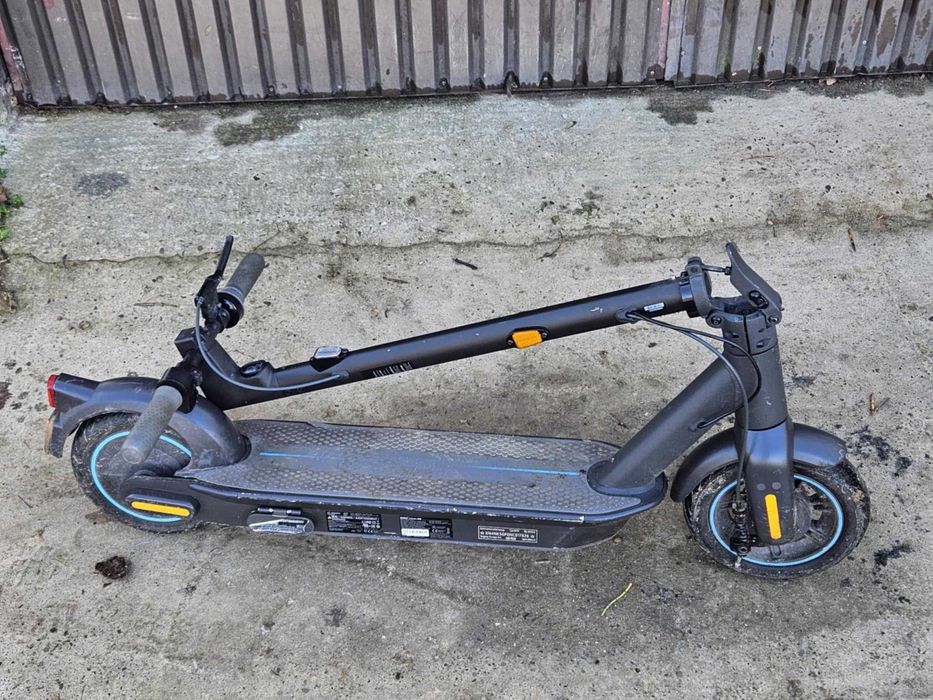 Hulajnoga elektryczna Ninebot G30 max  50 km na jednym ladowaniu