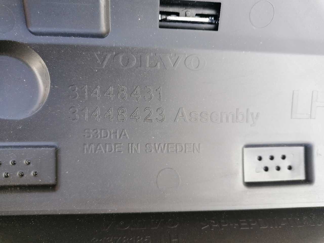Volvo XC90 II - Listwa na drzwi