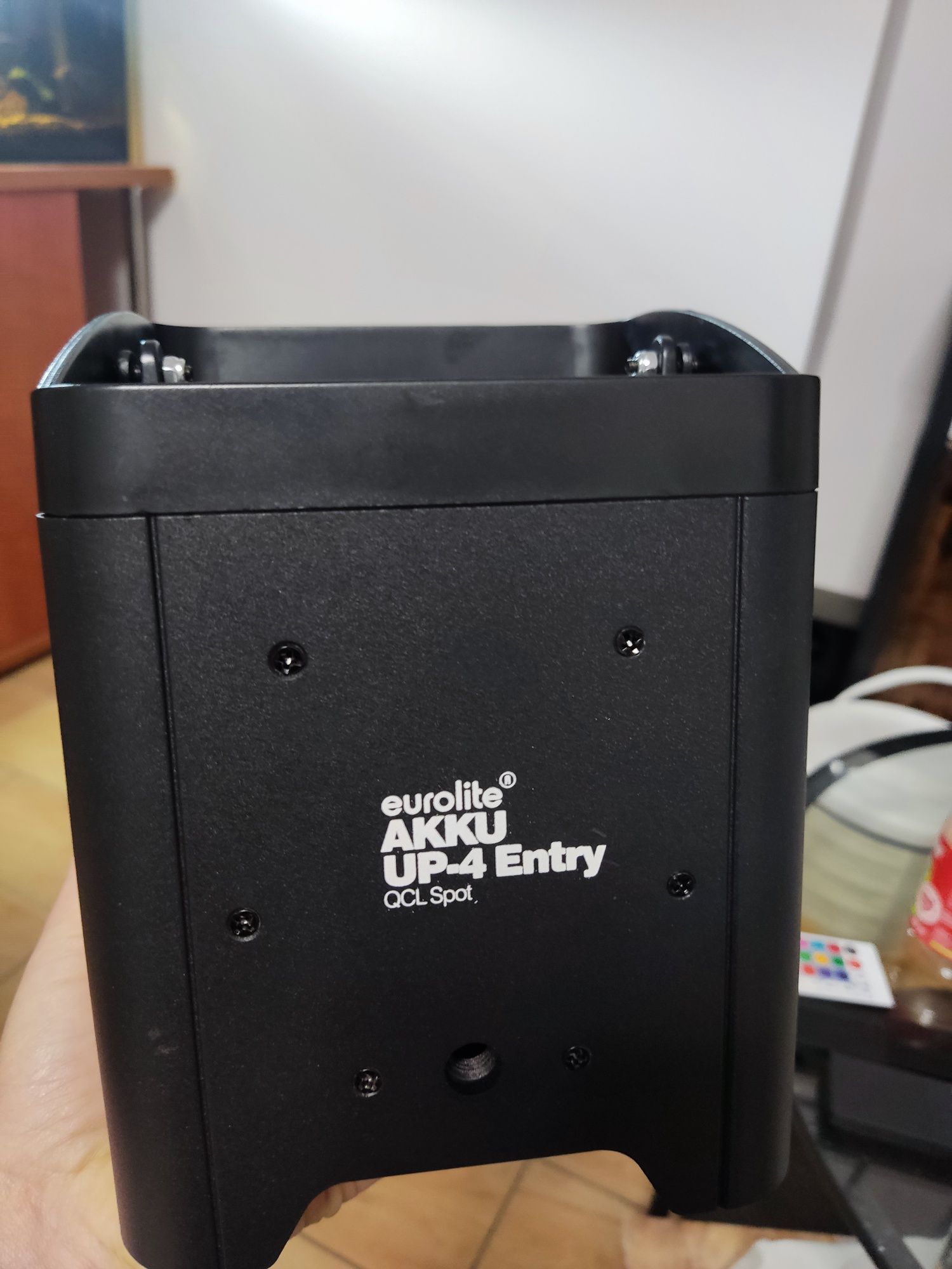 AKKU UP-4 Entry QCL Spot reflektor LED