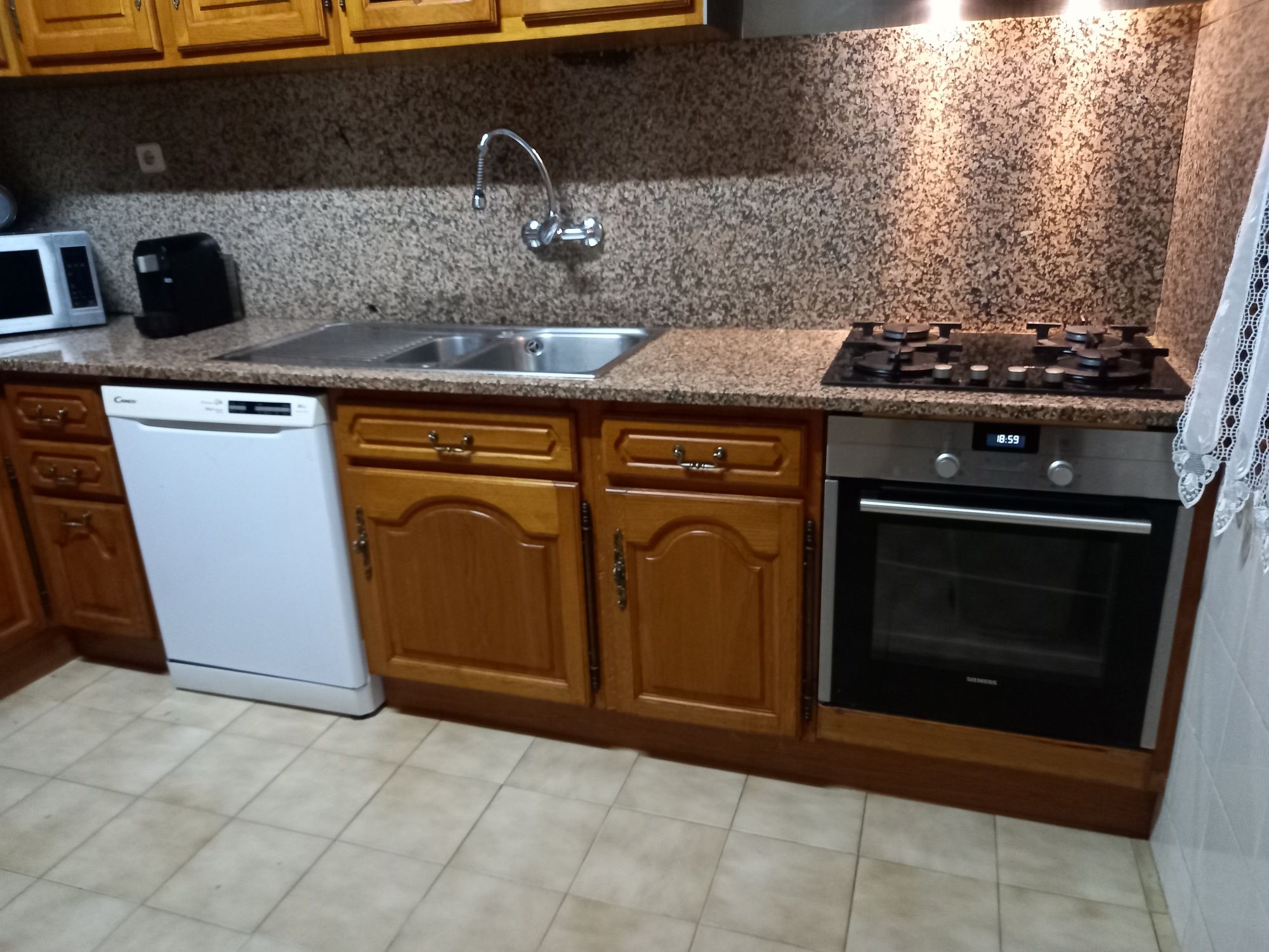 Vendo cozinha completa com placa, forno, maquina de lavar loiça,banca