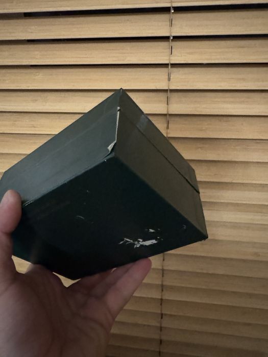 Używane Etui od zegarka, nosi ślady użytkowania