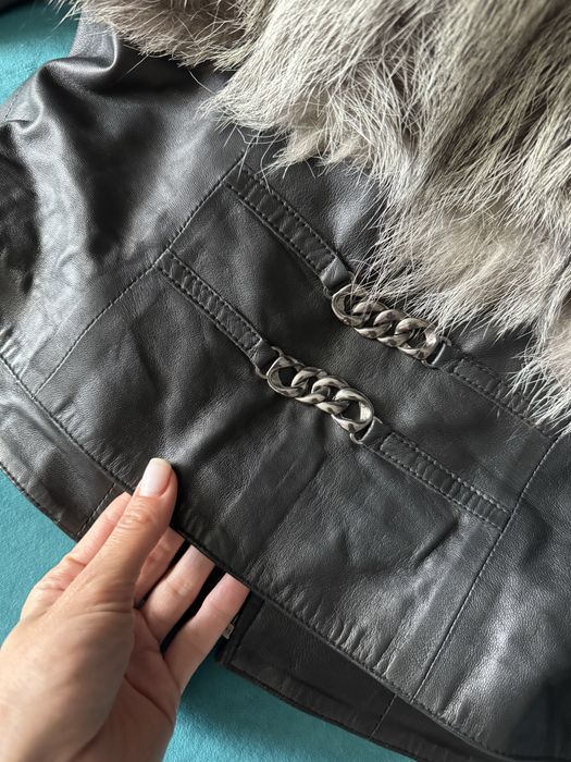 Шкіряна куртка з натуральним хутром песця, розмір L