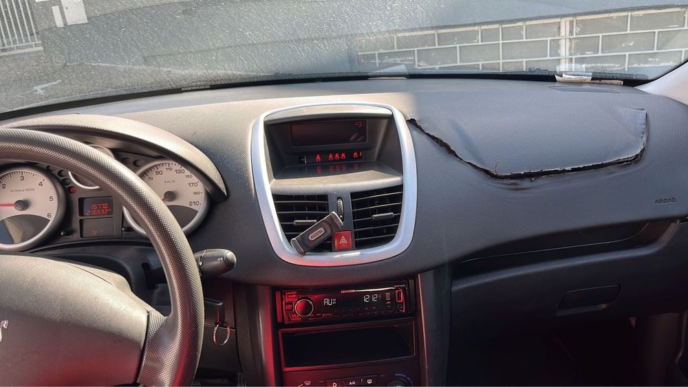 Peugeot 207.