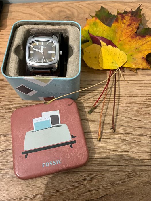 Fossil Big Tic JR9156 z brązowym, skórzanym paskiem i stalową kopertą.