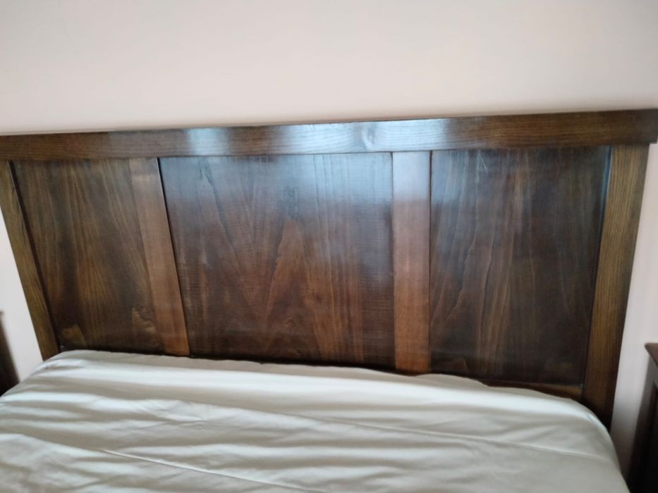 Conjunto cama e mesas cabeceira