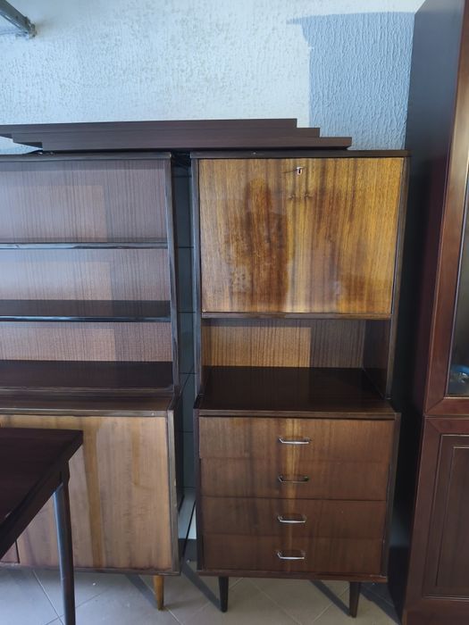 Meble z PRL sprzedam- dwie witrynki,barek