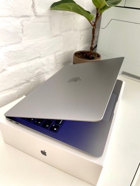 Laptop MacBook Air 13 13,3 " Apple M1 16 GB / 256 SSD space grey