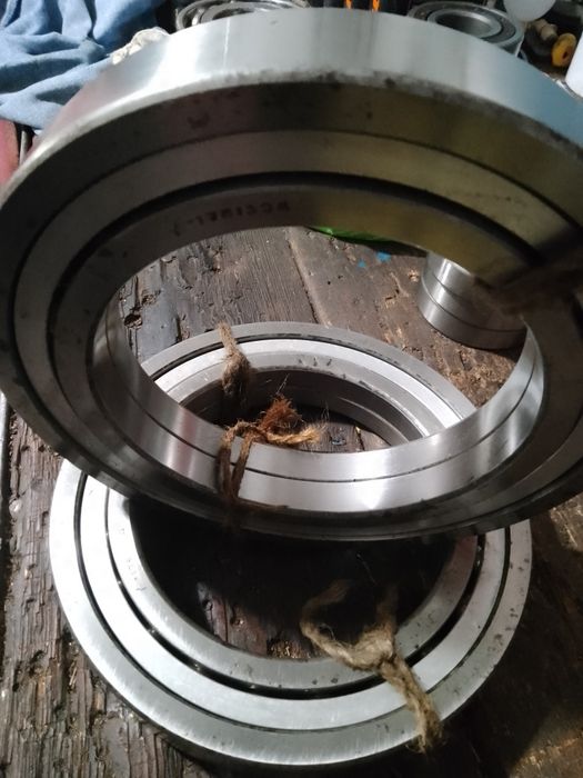 Продам подшипники ( підшипники). Також є сальники.