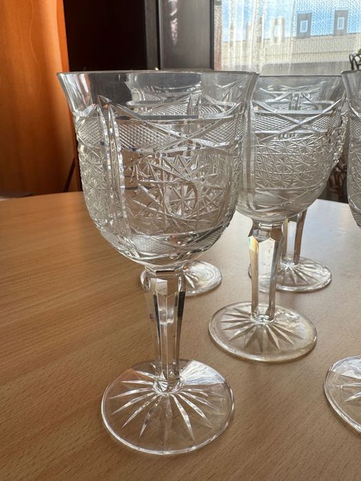Kryształowe kieliszki na wino