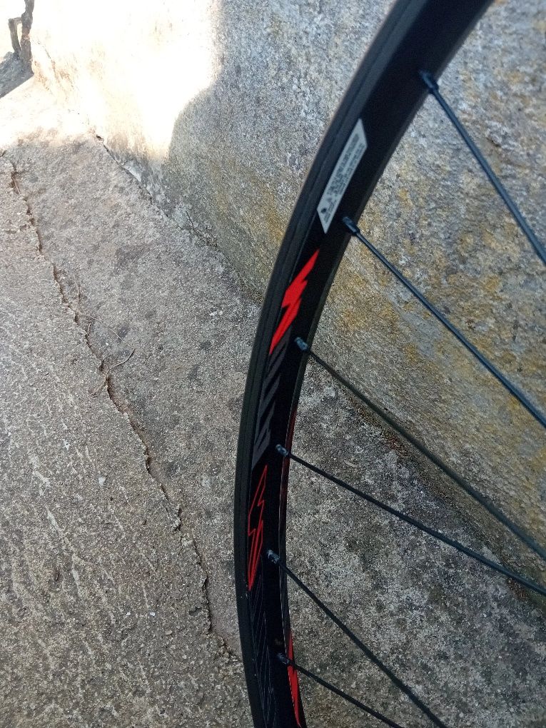 Roda da frente 27,5 semi-nova