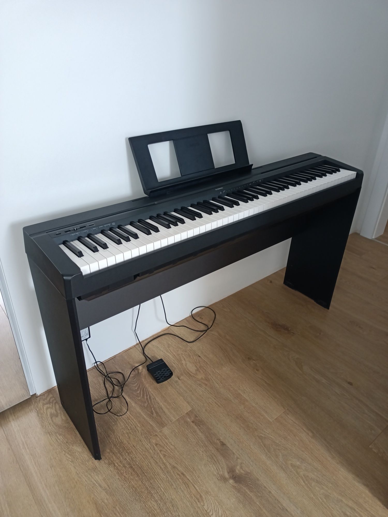 Pianino cyfrowe Yamaha P-45B,  statyw i pokrowiec