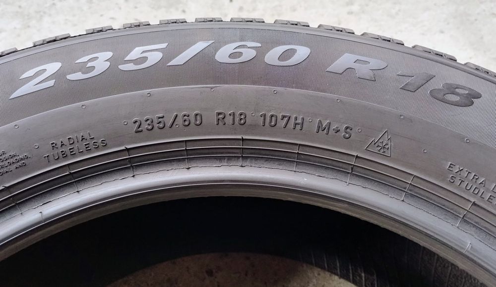 Шини зимові R18 235/60 Pirelli Scorpion Winter 2