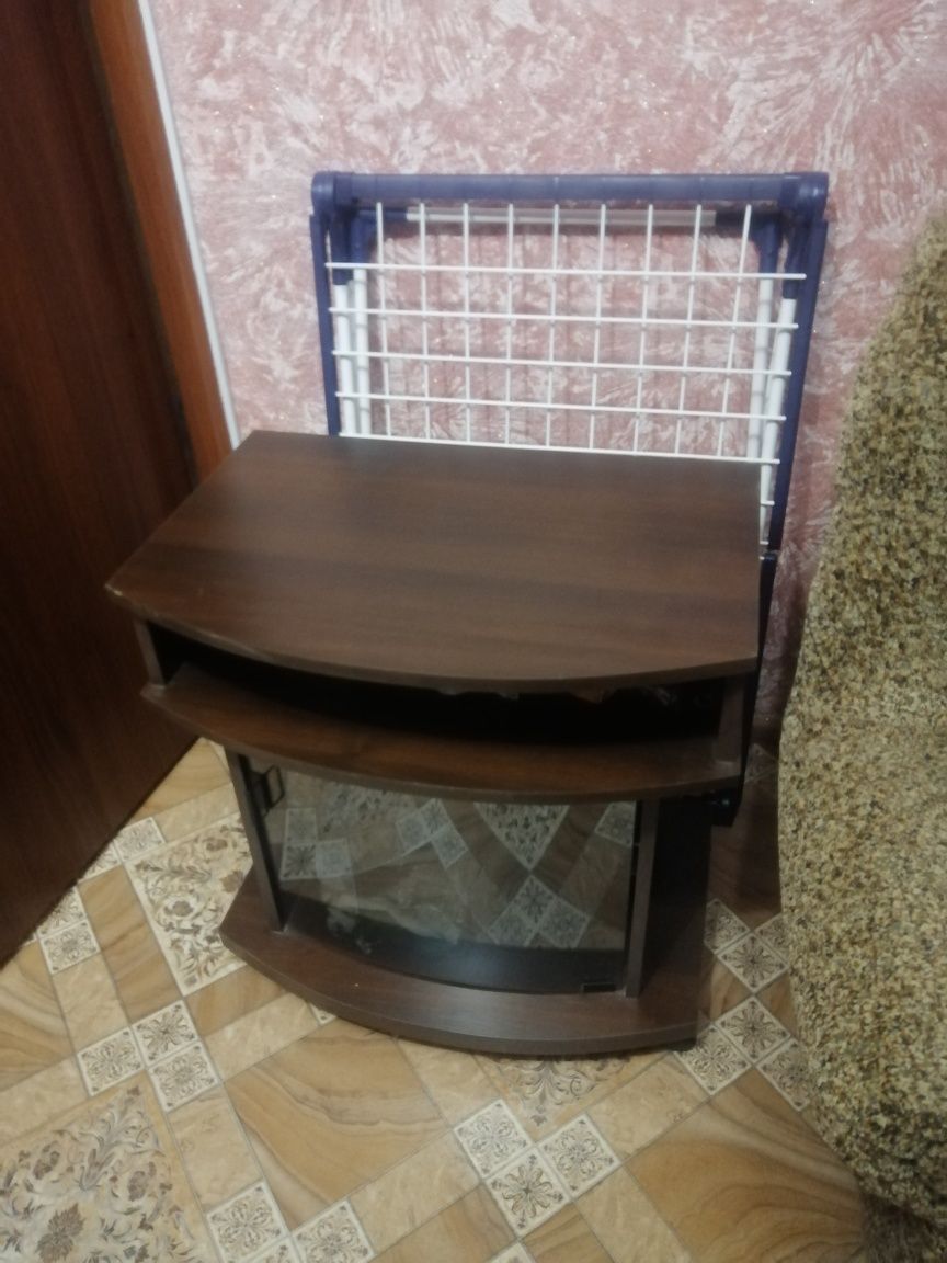Продам тумбу под телевизор