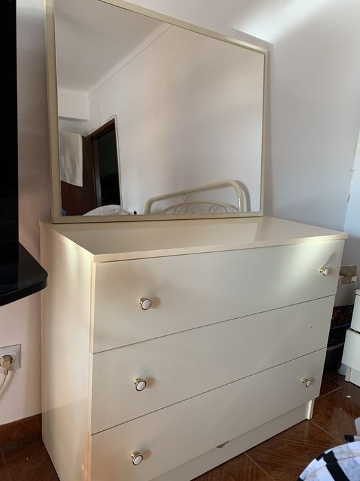 Movel multi-uso comoda com 3 gavetas e espelho