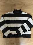 Sweter w paski biało czarny S