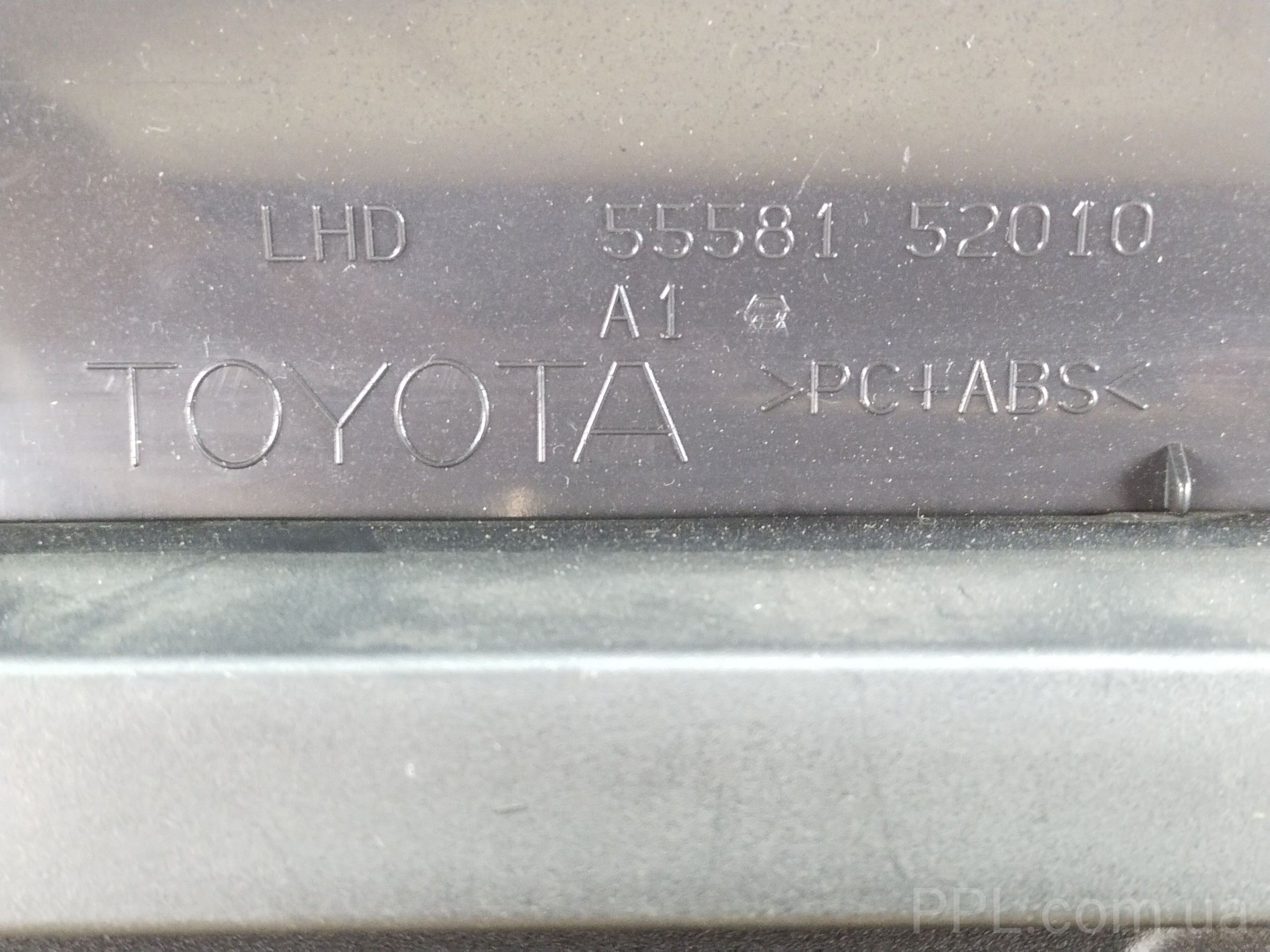 Toyota Urban Cruiser 2007-2016 бардачок вещевой ящик 55581-52010