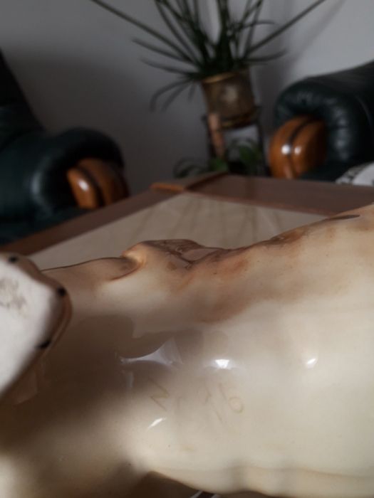 Porcelanowy pies Pekińczyk