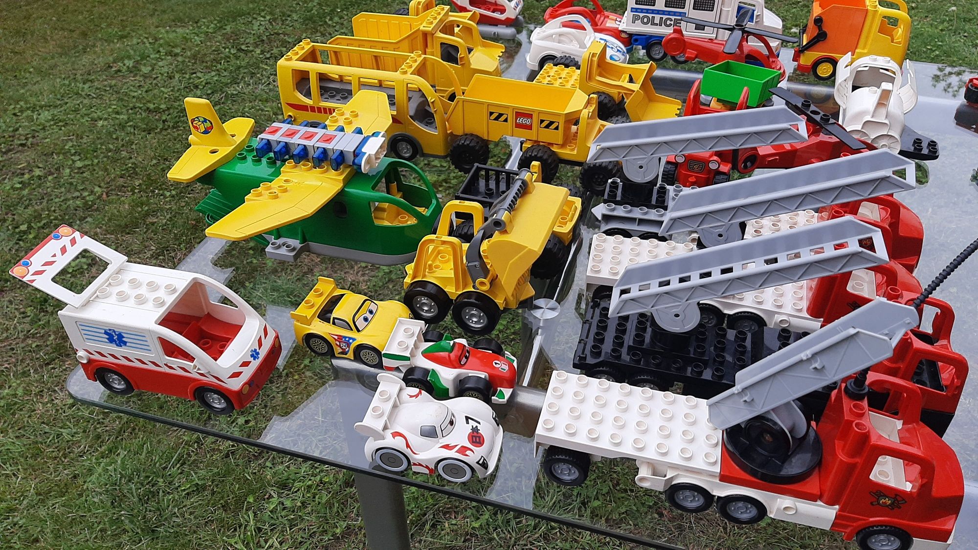 Ponad 70 pojazdów lego duplo