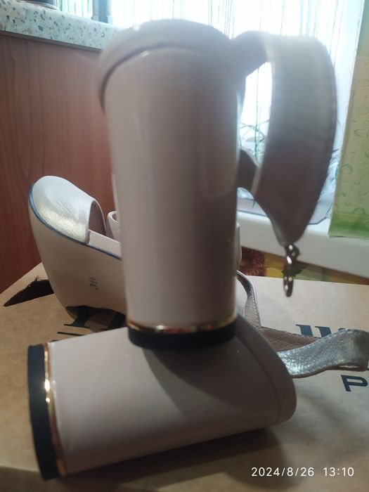 Босоніжки на підборах