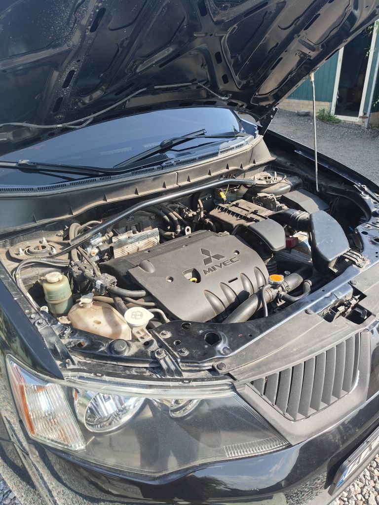 Продам mitsubishi outlander XL 2008 года