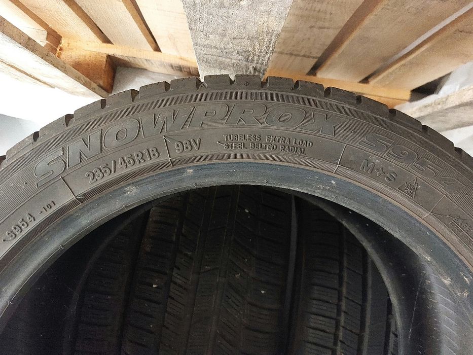 Opony zimowe Toyo 235/45/18