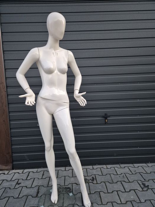 Manekin damski sklepowy