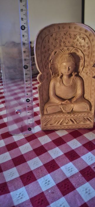 Estátua feita em madeira Sandalo