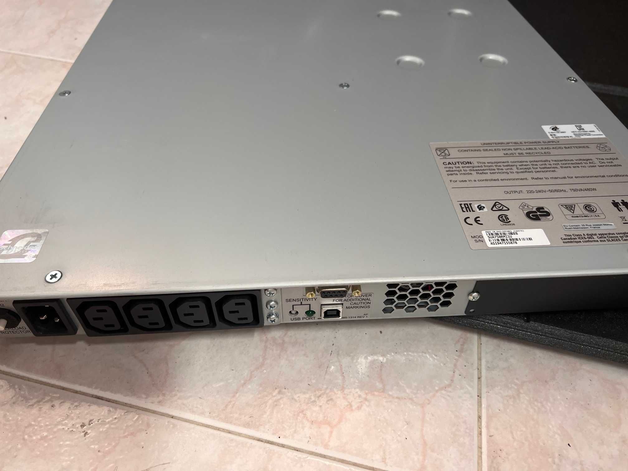 APC Smart-UPS RM 750VA USB SUA750RMI1U - Como nova