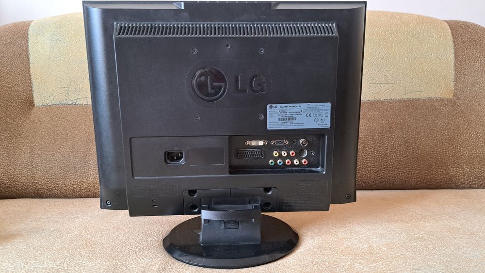 Телевізор монітор  LG Flatron M198WA-BZ.
