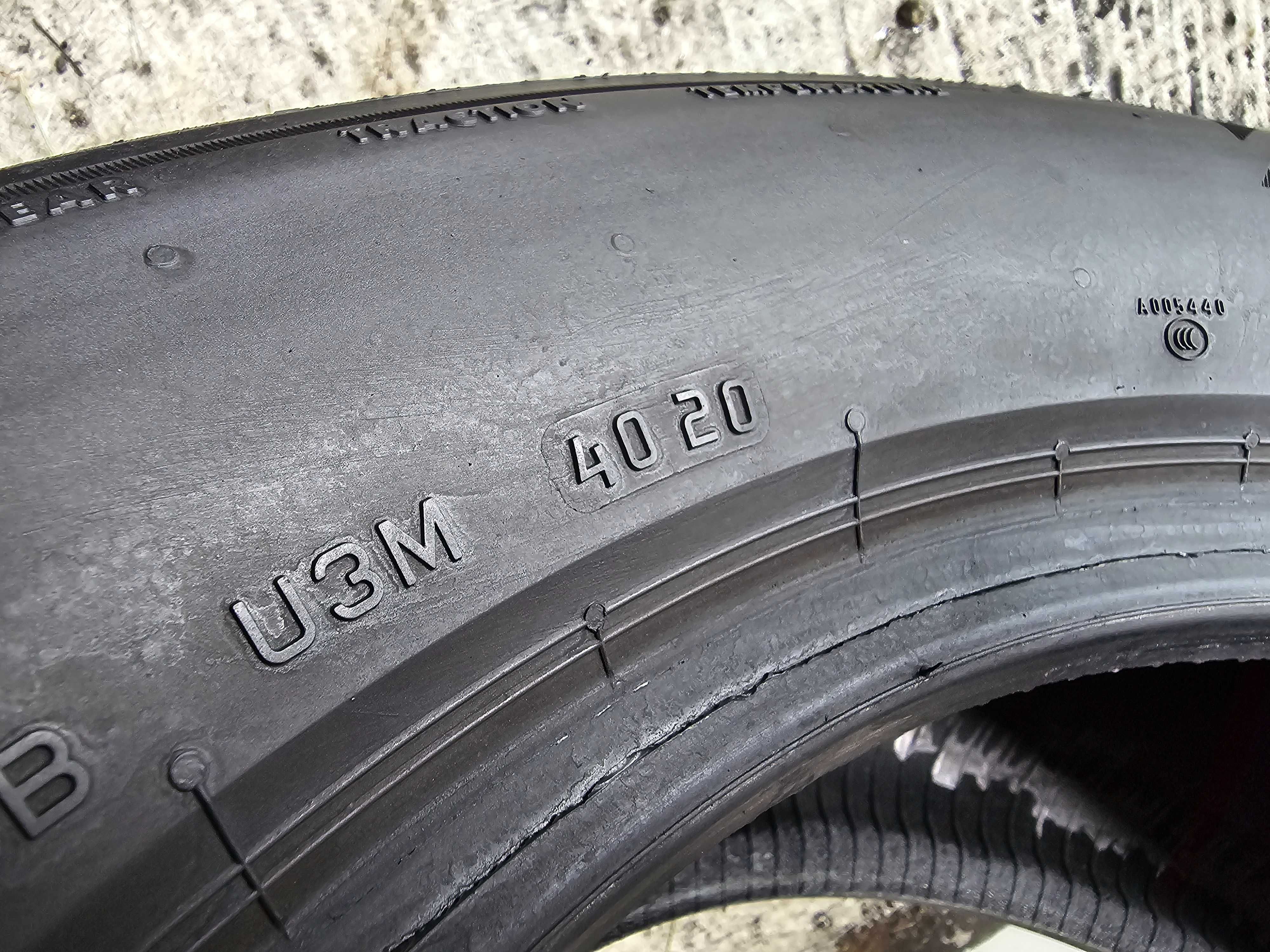 Sprzedam 2 opony 235/55 17" Bridgestone letnie 90% 2020r