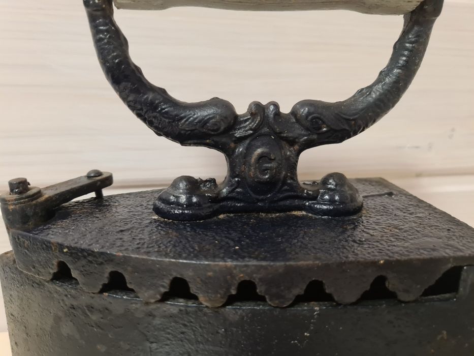 Antyk stare żelazko z duszą