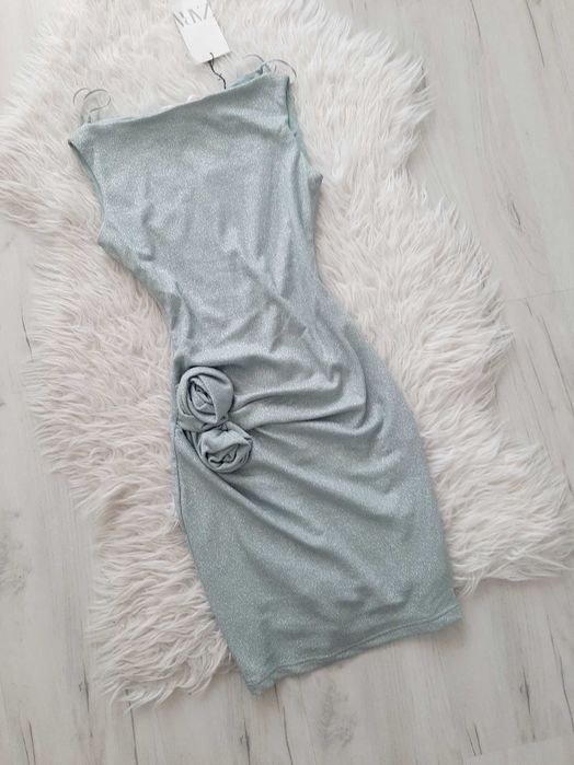 ZARA piękna sukienka jasno niebieska z kwiatami i marszczeniem XS