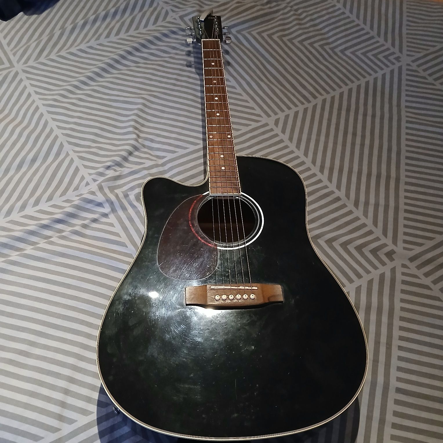 Guitarra elétrica acustica