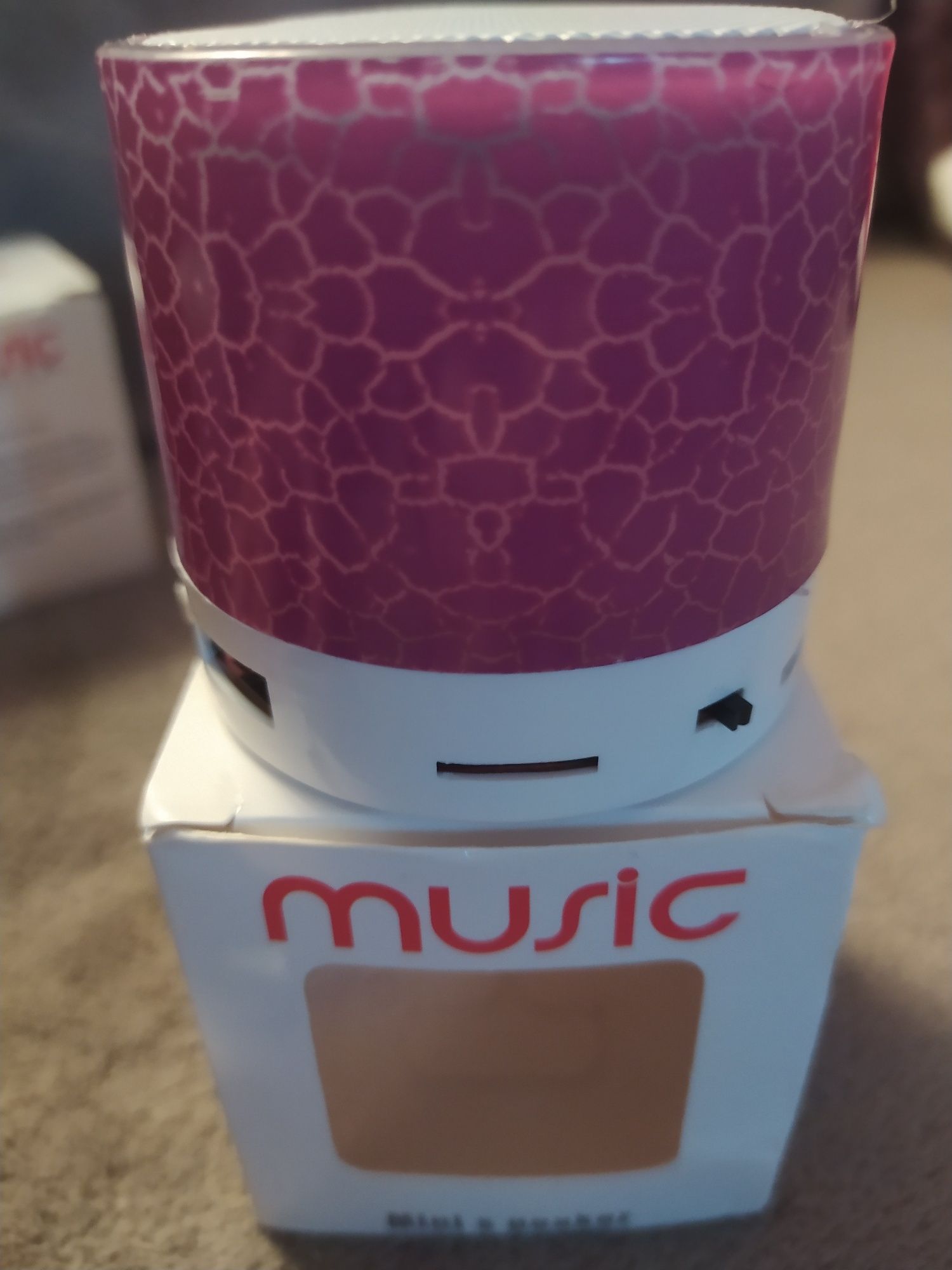 Nowy minigłośnik bluetooth różowy