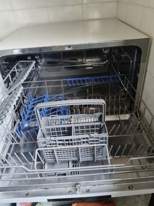 Máquina de loiça pequena