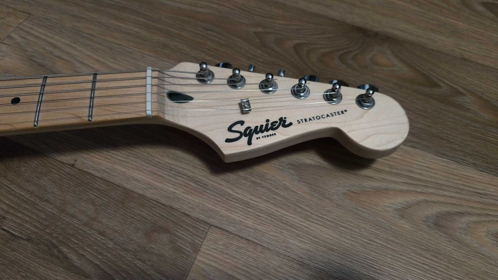 Fender Squier Sonic Stratocaster HT MN Arctic White + M-Audio M-Track