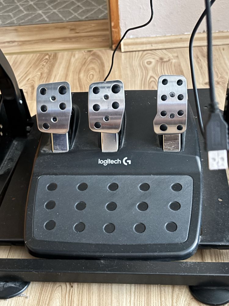 Sprzedam kierownicę logitech g29