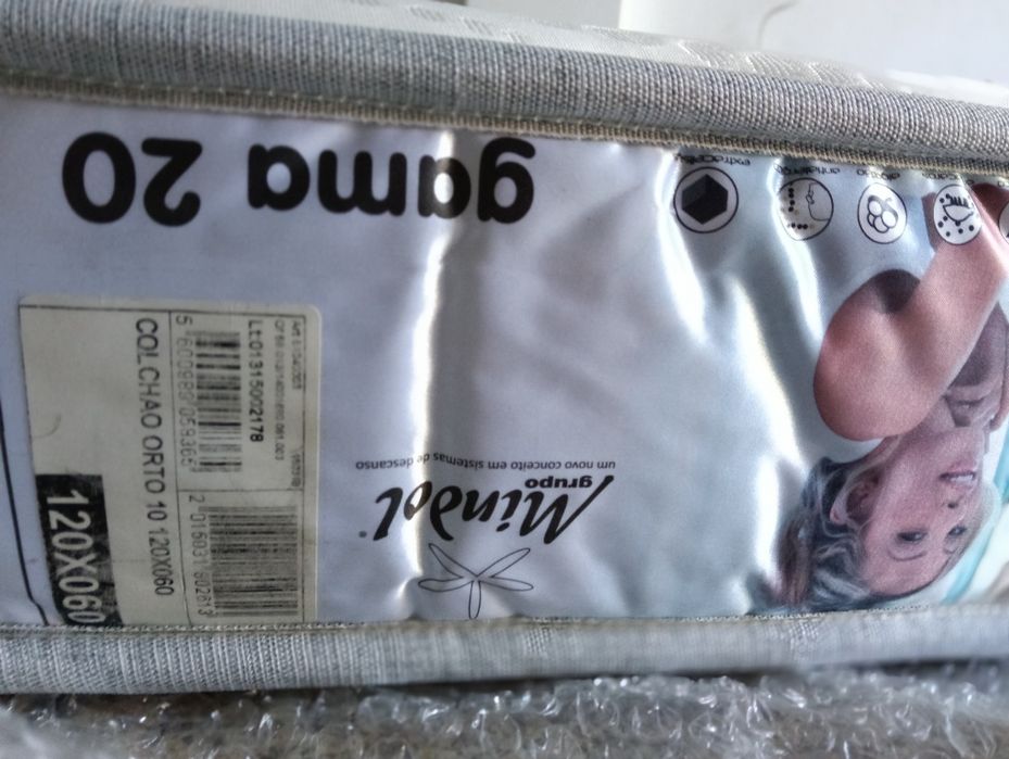 Cama para bebê nova